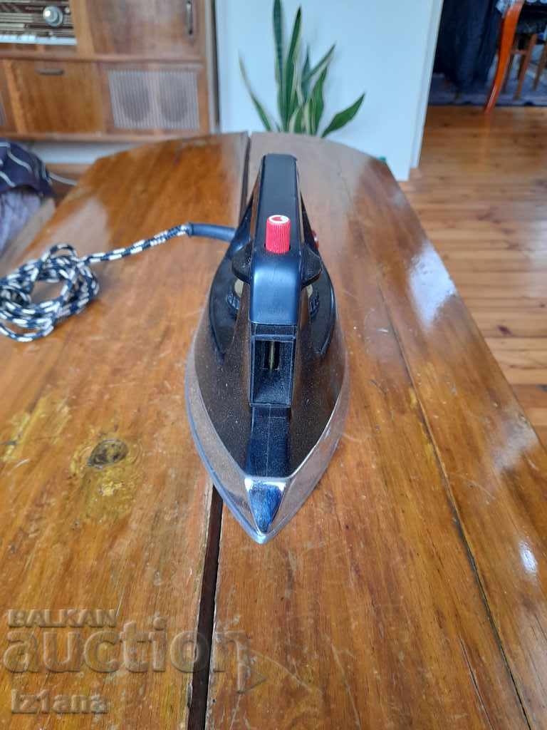 Licitație Fier de călcat cu abur vechi rusesc Licitație Fier de călcat cu abur vechi rusesc