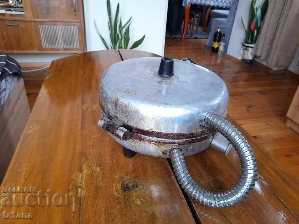 Old Waffle Maker, waffle toaster with price 70.00 BGN | € 35.79 Old Waffle Maker, waffle toaster with price 70.00 BGN | € 35.79