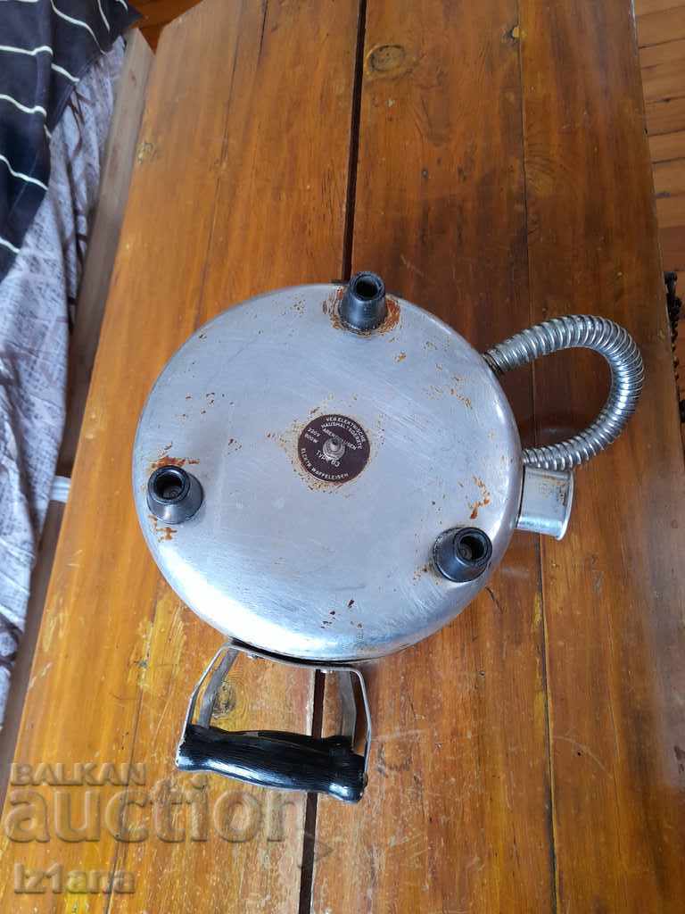 Delivery of Old Waffle Maker, waffle toaster Delivery of Old Waffle Maker, waffle toaster