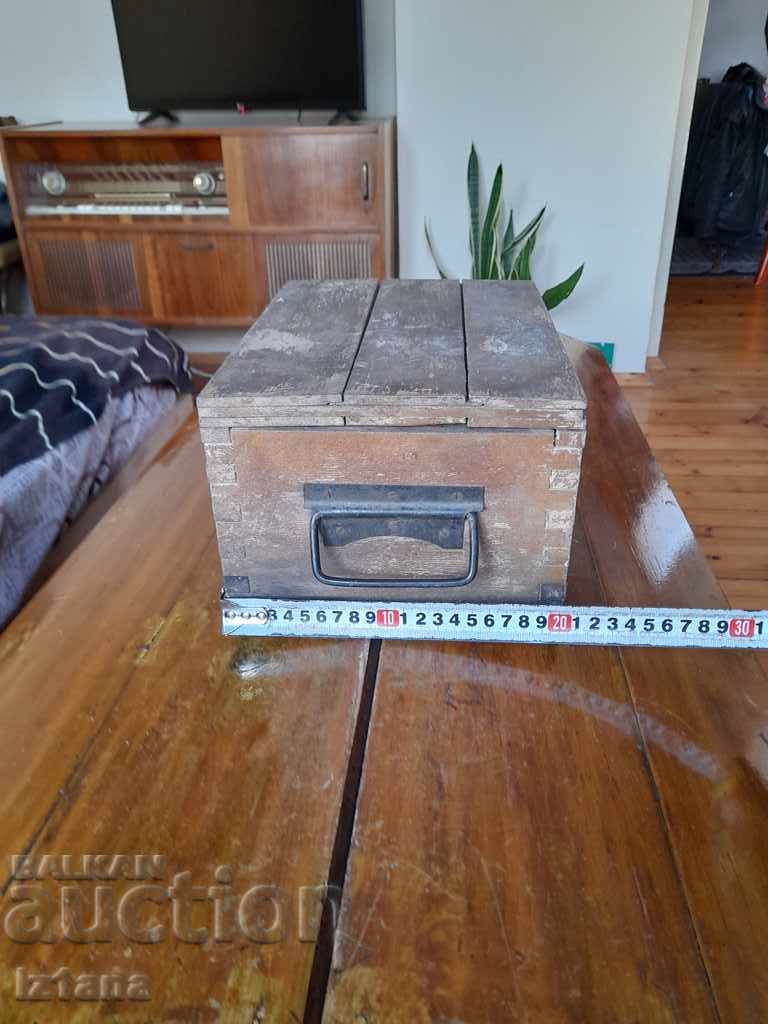 Cufăr vechi, cufăr cu preț 30.00 BGN | € 15.34 Cufăr vechi, cufăr cu preț 30.00 BGN | € 15.34