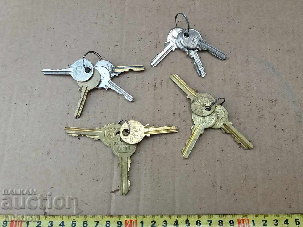 Auction  SET OF 4 KEY CONNECTIONS - BRONZE