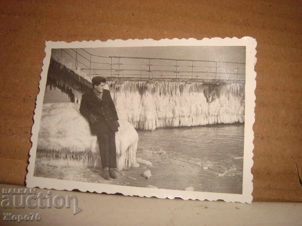 Delivery of FREEZING OF THE BRIDGE IN BURGAS VERY OLD PHOTOGRAPHY - RRR Delivery of FREEZING OF THE BRIDGE IN BURGAS VERY OLD PHOTOGRAPHY - RRR
