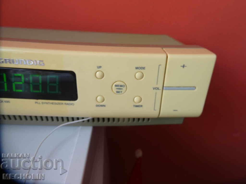GERMAN GERMAN RADIO CLOCK GRUNDIG - 7 GERMAN GERMAN RADIO CLOCK GRUNDIG - 7