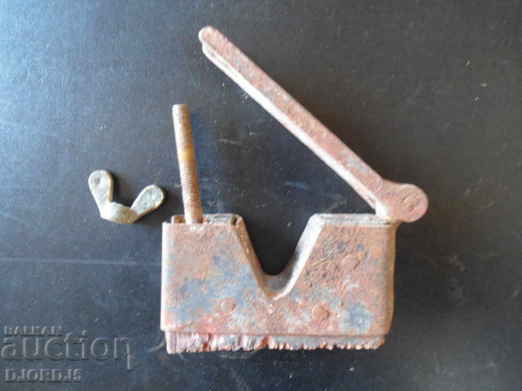 Delivery of Old pipe clamp