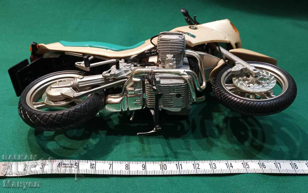 I am selling a motorcycle model. - 5 I am selling a motorcycle model. - 5