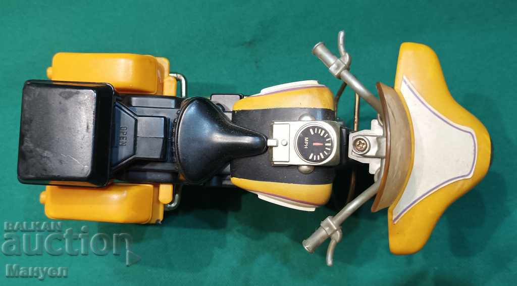 Auction I am selling a motorcycle model. Auction I am selling a motorcycle model.