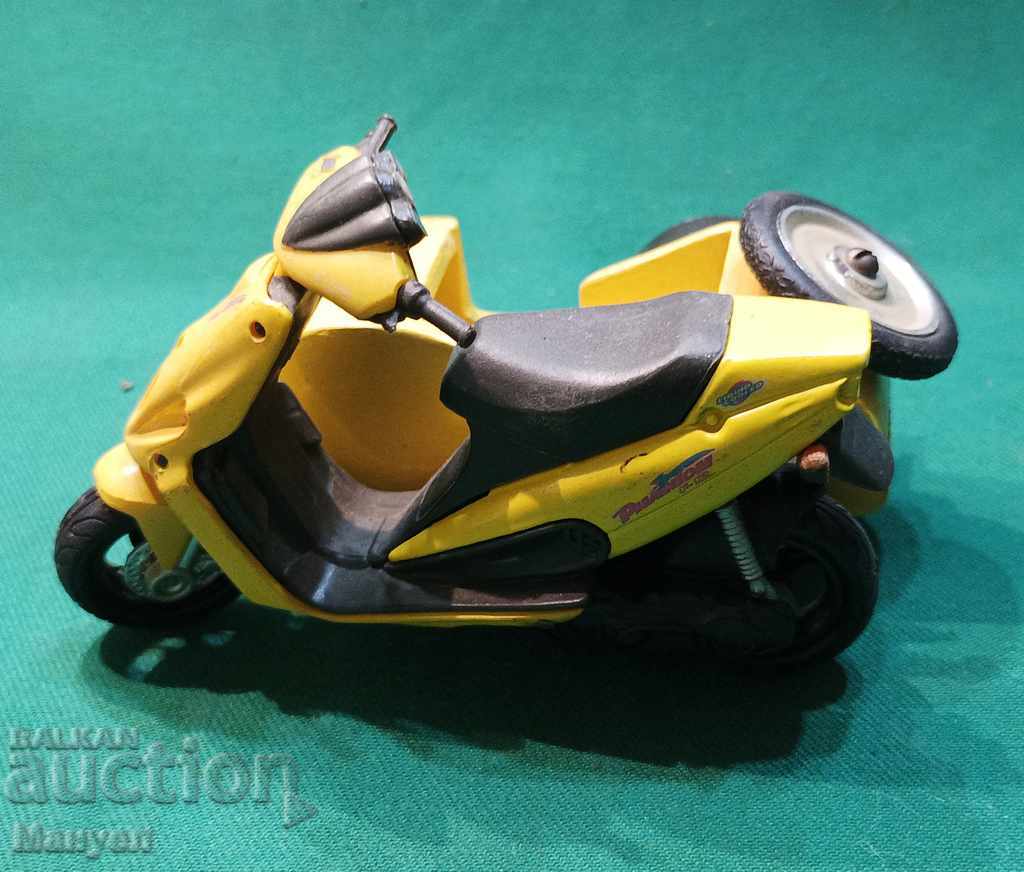 Auction I am selling a motorcycle model. Auction I am selling a motorcycle model.