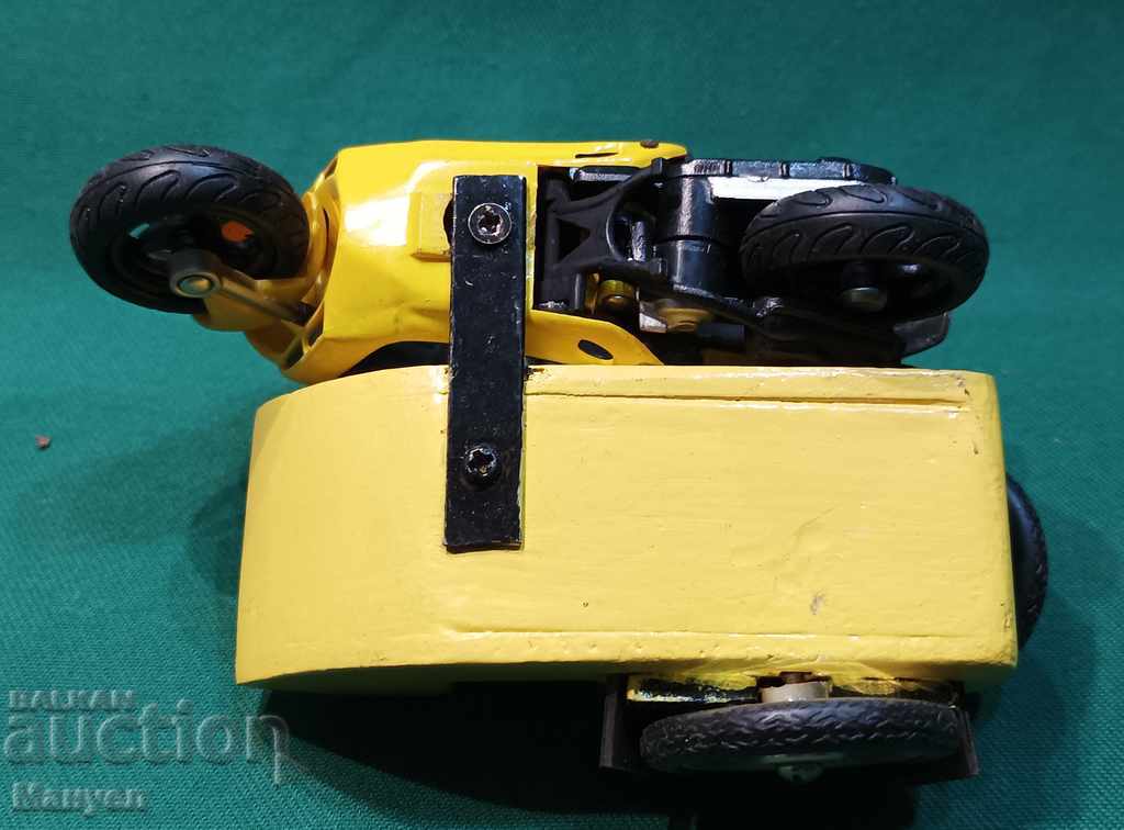 Delivery of I am selling a motorcycle model. Delivery of I am selling a motorcycle model.