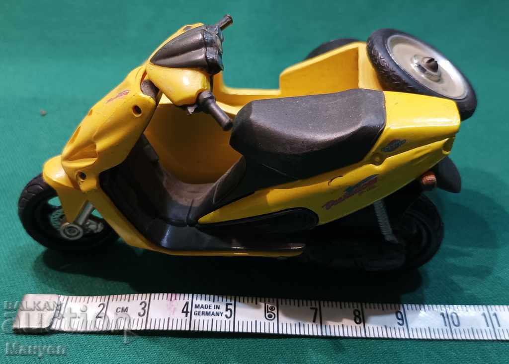 I am selling a motorcycle model. - 5 I am selling a motorcycle model. - 5