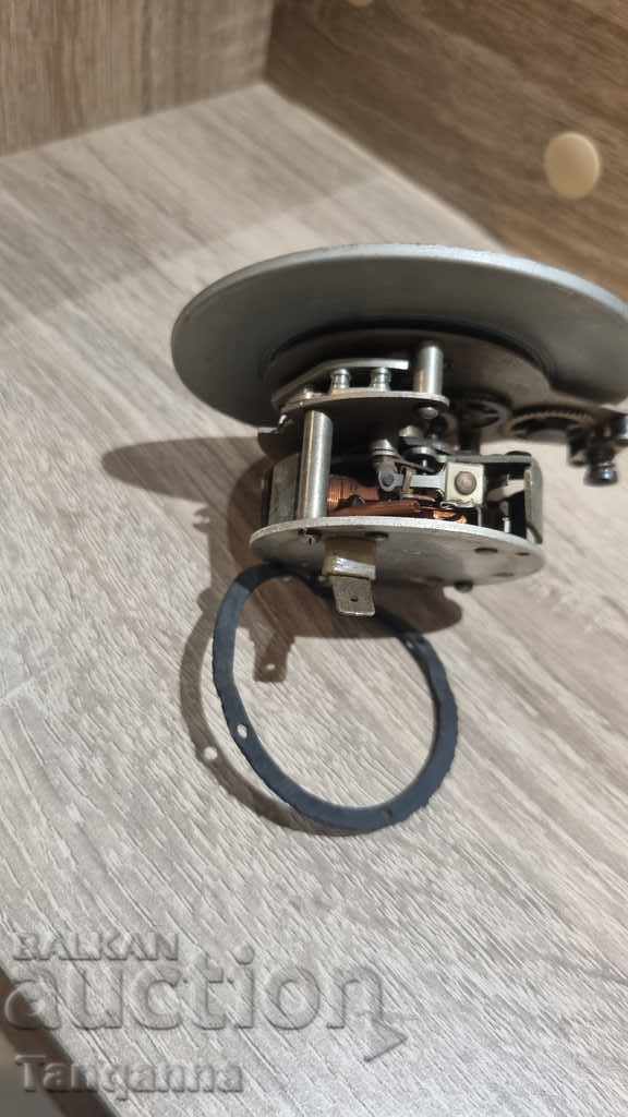 Настолен часовник с цена 18.00 лв. | € 9.20 Настолен часовник с цена 18.00 лв. | € 9.20