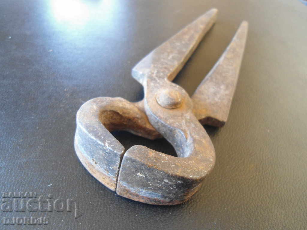 clește vechi cu preț 4.00 BGN | € 2.05 clește vechi cu preț 4.00 BGN | € 2.05