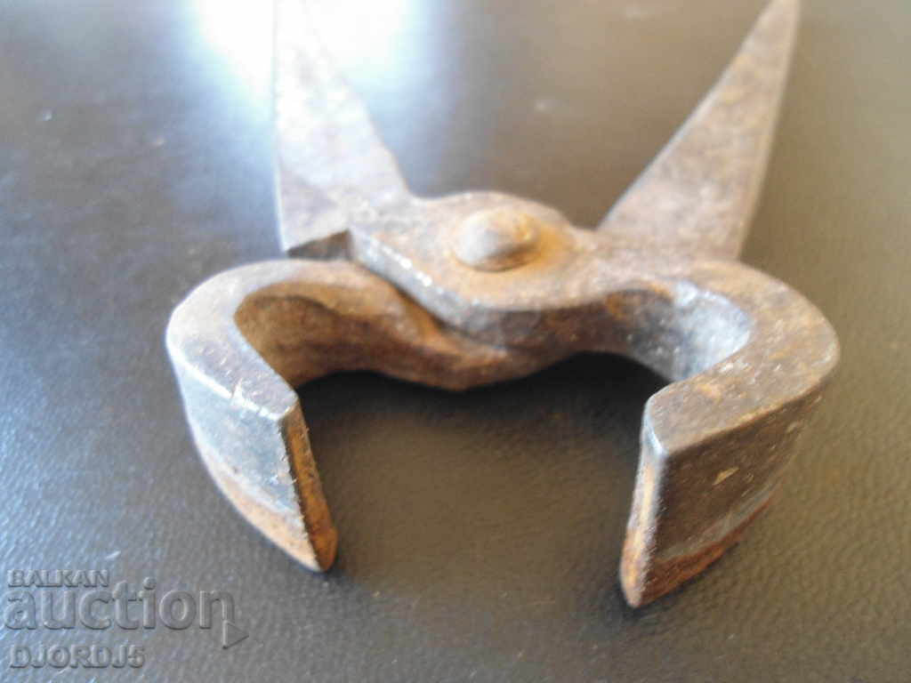 Licitație clește vechi Licitație clește vechi