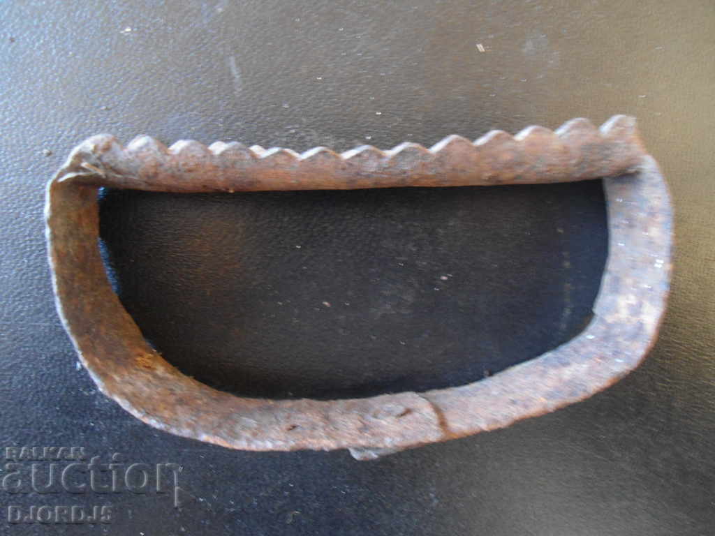 An old hand grain with price 2.00 BGN | € 1.02 An old hand grain with price 2.00 BGN | € 1.02