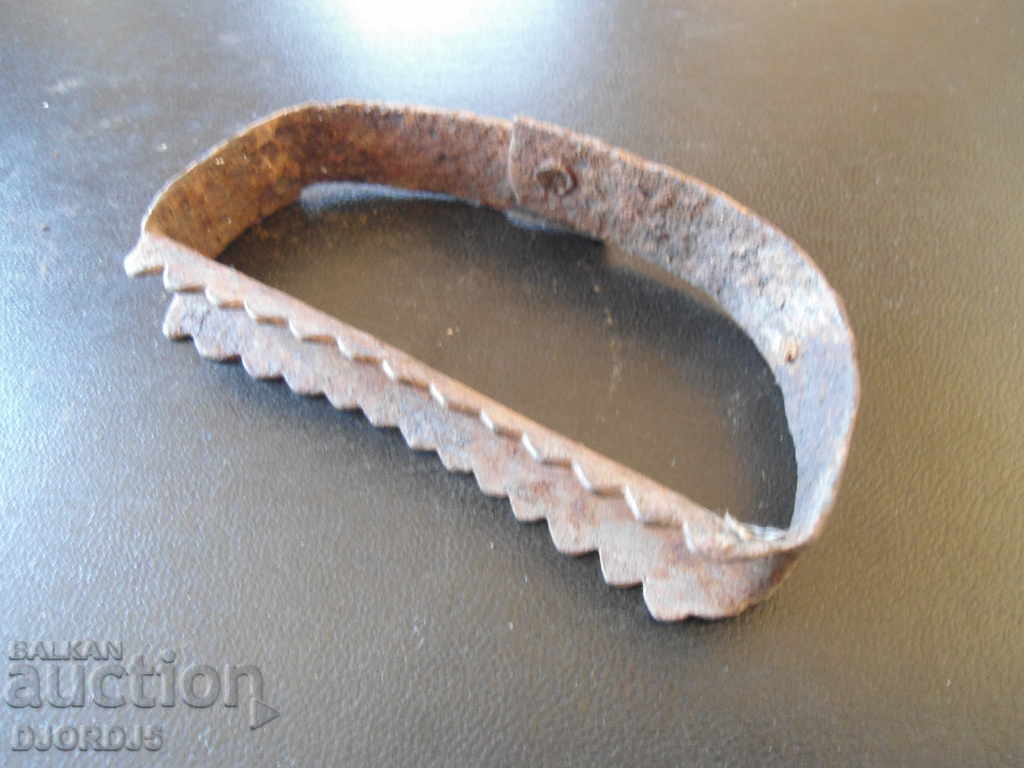 Auction An old hand grain Auction An old hand grain