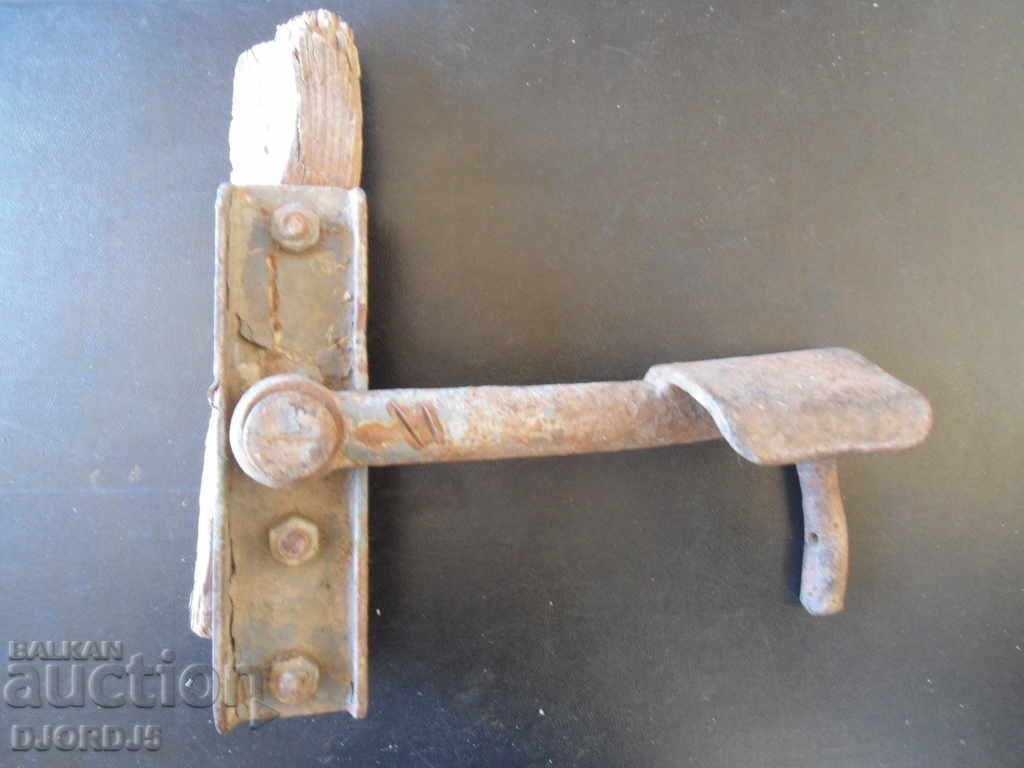 Old forged latch with price 5.00 BGN | € 2.56 Old forged latch with price 5.00 BGN | € 2.56