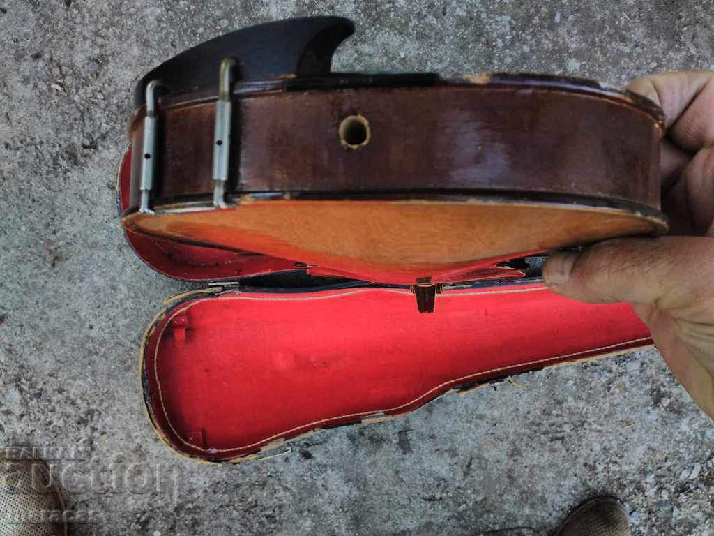 An old violin - 5