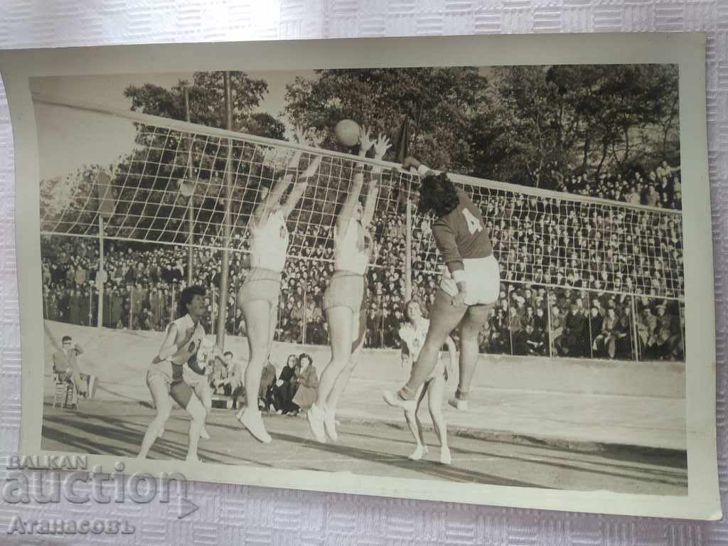 Old photo Volleyball women