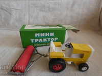 Трактор с прикачен инвентар валяк Микро 67 Разград  в кутия