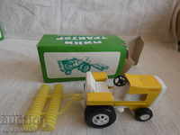 Tractor cu echipament atasat Grapa Micro 67 Razgrad in cutie