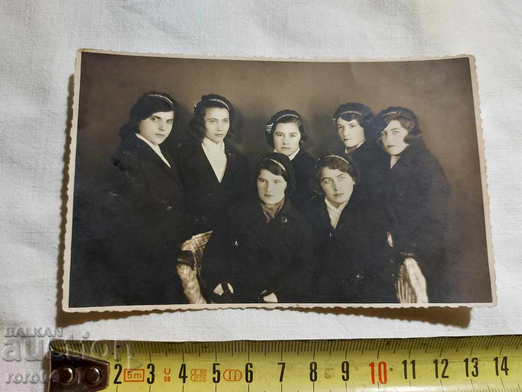 SHUMEN - Absolvenți - 1933 cu preț 11.11 BGN | € 5.68 SHUMEN - Absolvenți - 1933 cu preț 11.11 BGN | € 5.68