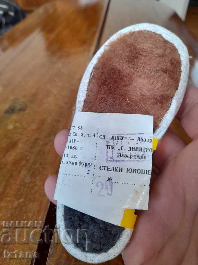Old children's insoles with price 10.00 BGN | € 5.11 Old children's insoles with price 10.00 BGN | € 5.11