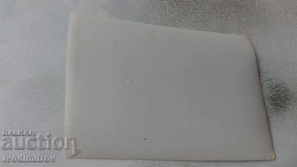 Fotografie Tânăr în costum de baie pe plajă cu preț 2.65 BGN | € 1.35 Fotografie Tânăr în costum de baie pe plajă cu preț 2.65 BGN | € 1.35