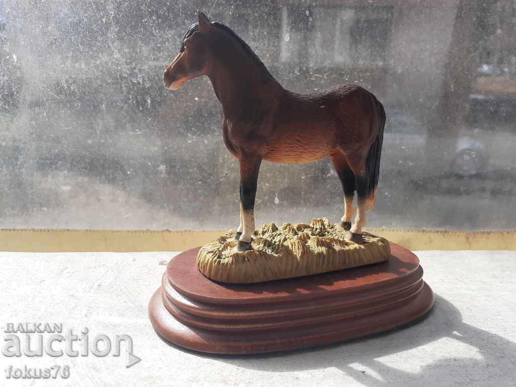 Delivery of Great collector's statuette marked Leonardo Pony Delivery of Great collector's statuette marked Leonardo Pony