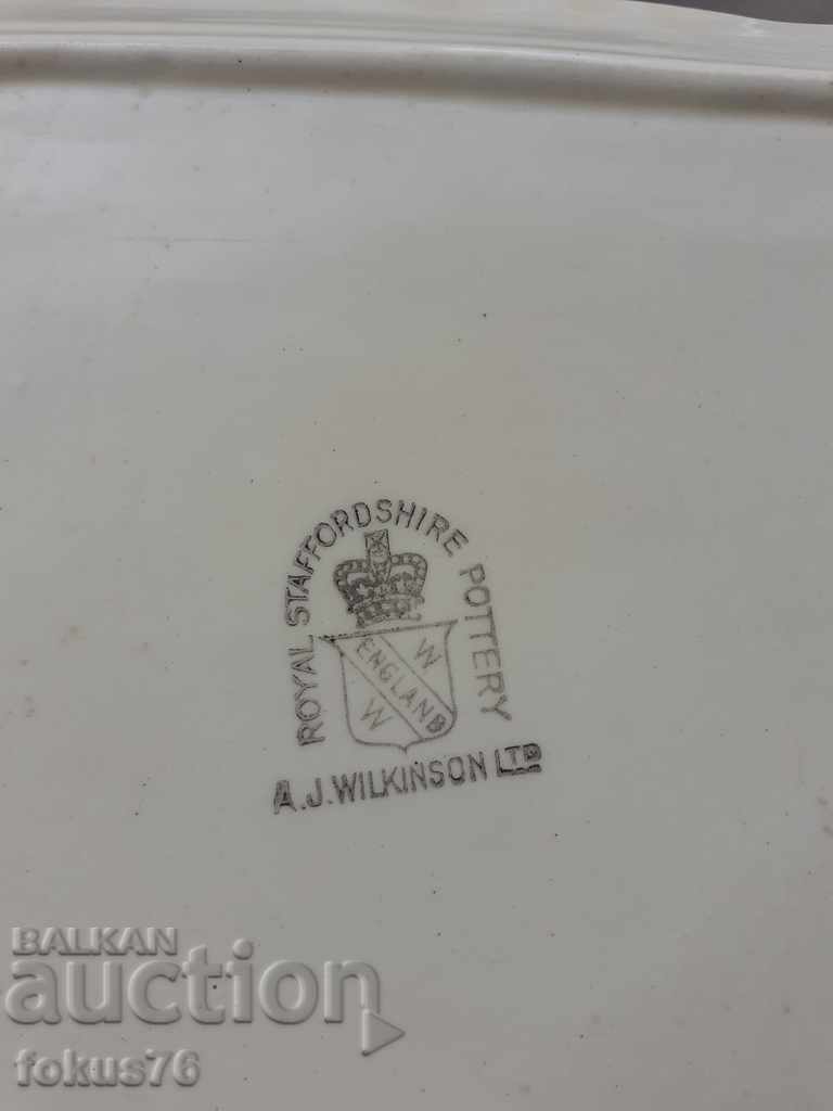 Delivery of Porcelain oil pan Staffordshire England porcelain