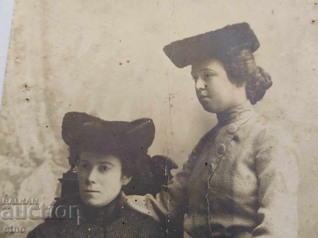 Old photo, ROYAL RUSSIA, CITY LADIES, HAT with price 30.00 BGN | € 15.34 Old photo, ROYAL RUSSIA, CITY LADIES, HAT with price 30.00 BGN | € 15.34