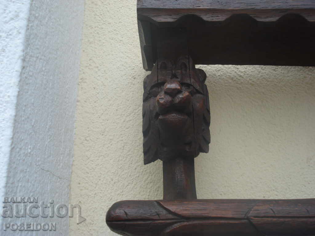 Auction STAND FOR TWO RIFLES; RIFLE; REVOLVER; GUN Auction STAND FOR TWO RIFLES; RIFLE; REVOLVER; GUN