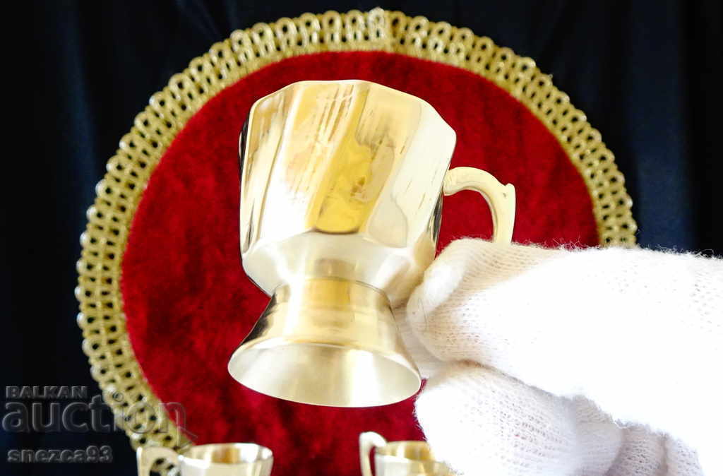 Δημοπρασία Ποτήρια μπράντυ, σφηνάκι, μπρούτζο, ανάγλυφο.