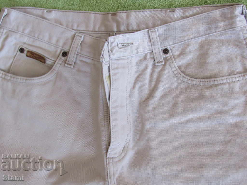 Licitație Blugi lejeri Wrangler marimea 34