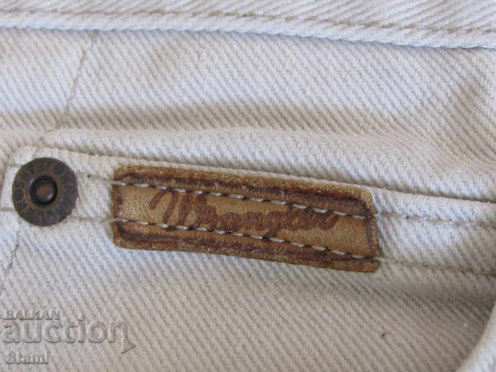 Livrarea Blugi lejeri Wrangler marimea 34