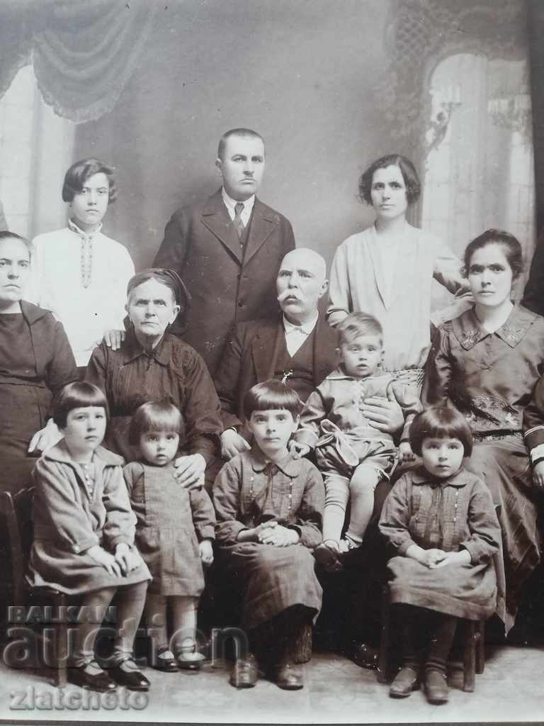 Delivery of Old cardboard photo - Kapelov family