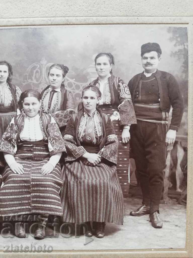 Delivery of Old photo cardboard Delivery of Old photo cardboard