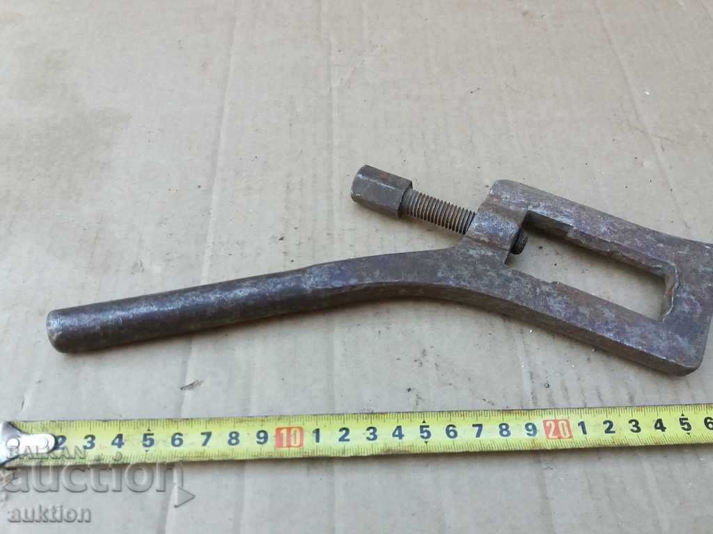 Delivery of MASSIVE FORGED TOOL - TENSIONER Delivery of MASSIVE FORGED TOOL - TENSIONER