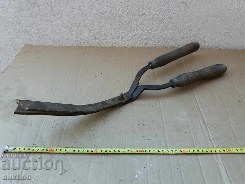 GARDEN SCISSORS FOR PLUNDING SHRUBS AND PLANTS with price 11.99 BGN | € 6.13 GARDEN SCISSORS FOR PLUNDING SHRUBS AND PLANTS with price 11.99 BGN | € 6.13