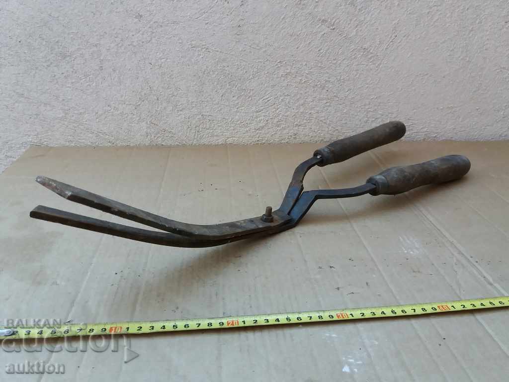 Auction GARDEN SCISSORS FOR PLUNDING SHRUBS AND PLANTS Auction GARDEN SCISSORS FOR PLUNDING SHRUBS AND PLANTS