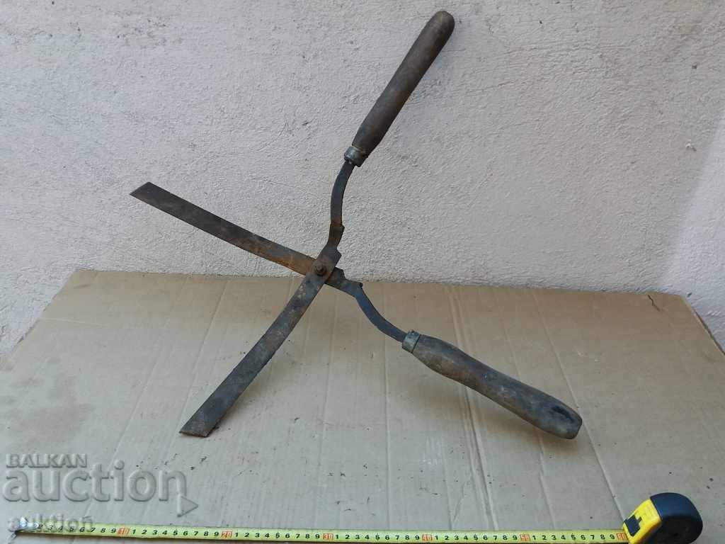 GARDEN SCISSORS FOR PLUNDING SHRUBS AND PLANTS - 6 GARDEN SCISSORS FOR PLUNDING SHRUBS AND PLANTS - 6