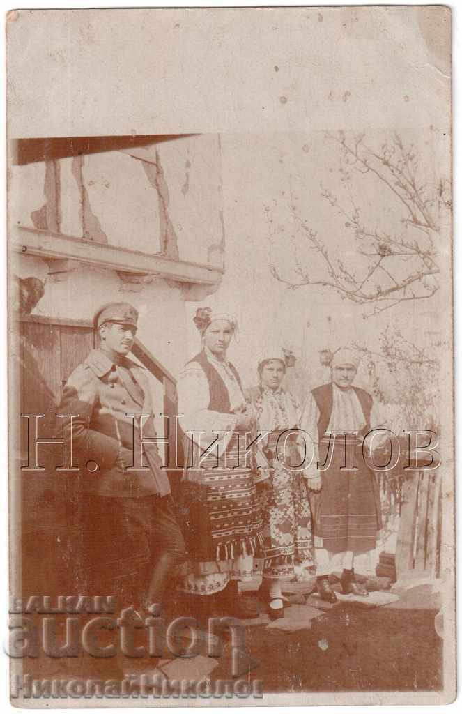 1919? OLD PHOTO MILITARY + THREE GIRLS IN FOLK COSTUMES B325