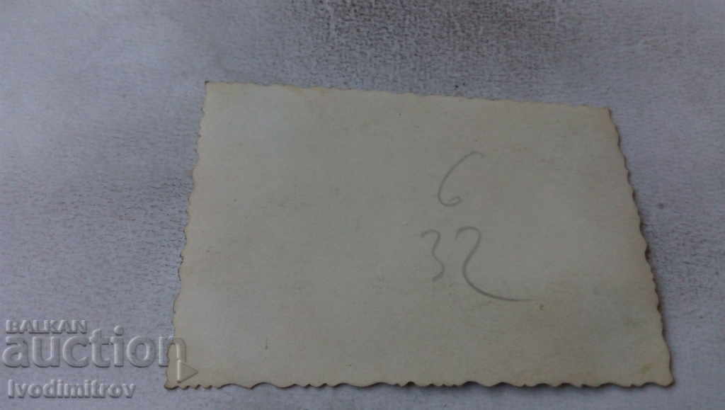 Φωτογραφία Σοφία Ένας άντρας με τα δύο παιδιά του με τιμή 3.45 BGN | € 1.76 Φωτογραφία Σοφία Ένας άντρας με τα δύο παιδιά του με τιμή 3.45 BGN | € 1.76