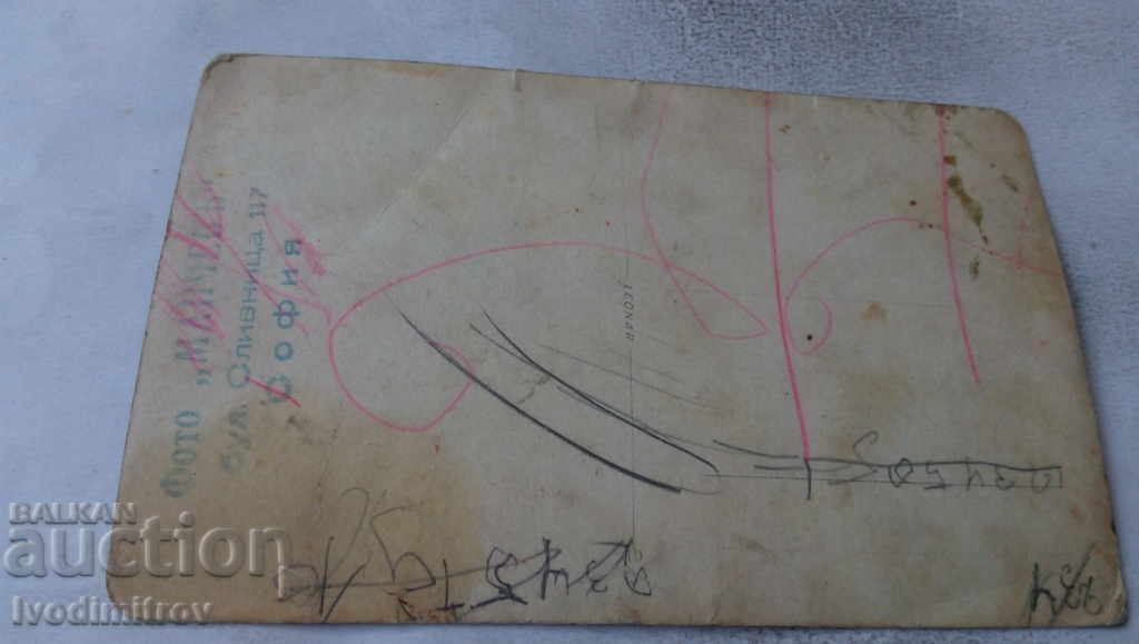 Φωτογραφία νεόνυμφων με τους φίλους τους με τιμή € 1.20 | 2.35 BGN