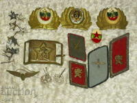 Social cockades, buckles, buckles, monograms, epaulettes