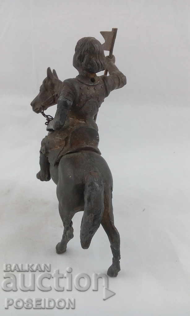 Livrarea STATUETĂ; JEANNE DARK FIGURA Livrarea STATUETĂ; JEANNE DARK FIGURA