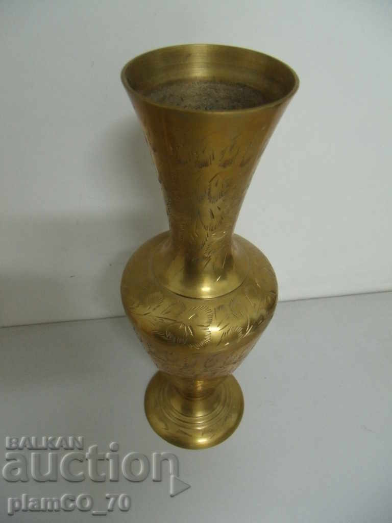 № * 6030 old metal / brass vase with price 25.00 BGN | € 12.78 № * 6030 old metal / brass vase with price 25.00 BGN | € 12.78