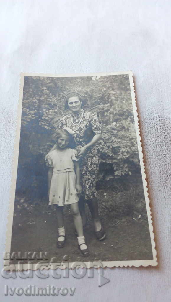 Photo Mother and daughter 1942