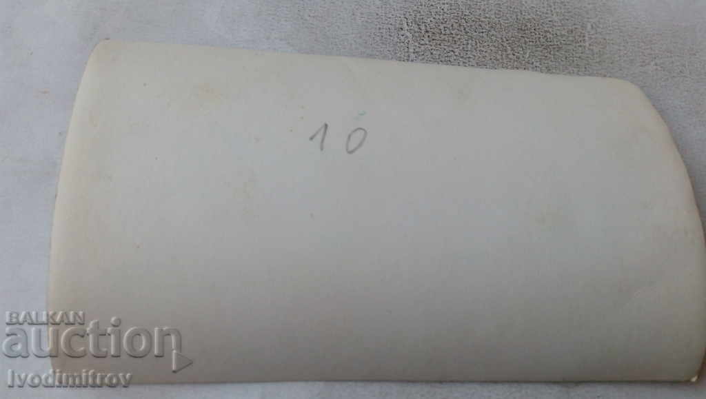 Снимка Мъже жени и деца с цена 1.35 лв. | € 0.69 Снимка Мъже жени и деца с цена 1.35 лв. | € 0.69