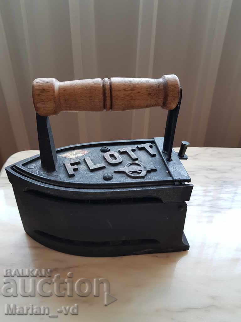 Аукцион Рядък модел ютия на жар Аукцион Рядък модел ютия на жар