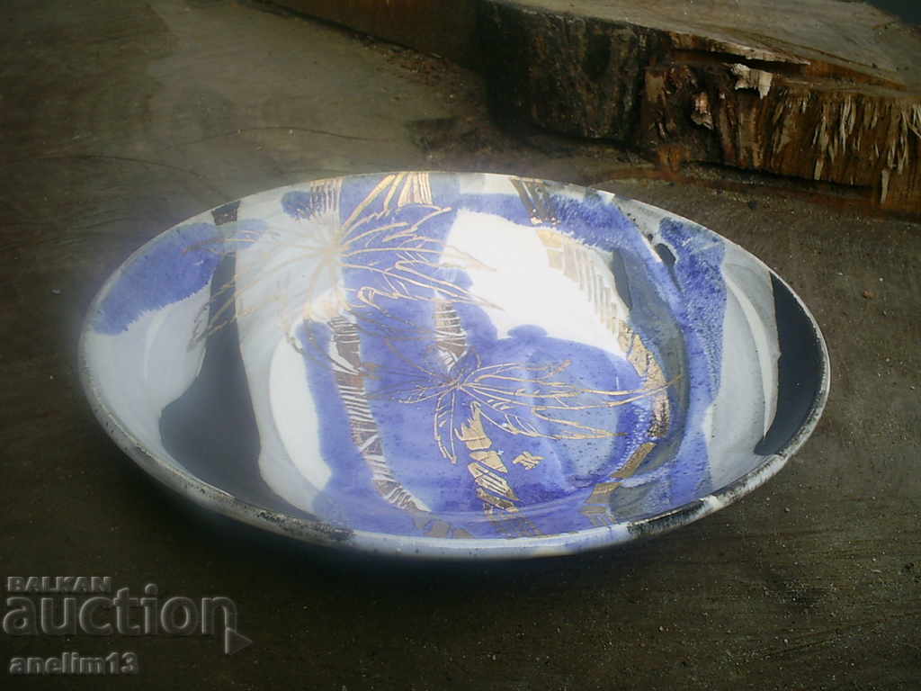 Auction OLD PORCELAIN PLATE FOR WALL Auction OLD PORCELAIN PLATE FOR WALL