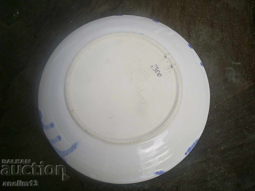 Delivery of OLD PORCELAIN PLATE FOR WALL Delivery of OLD PORCELAIN PLATE FOR WALL